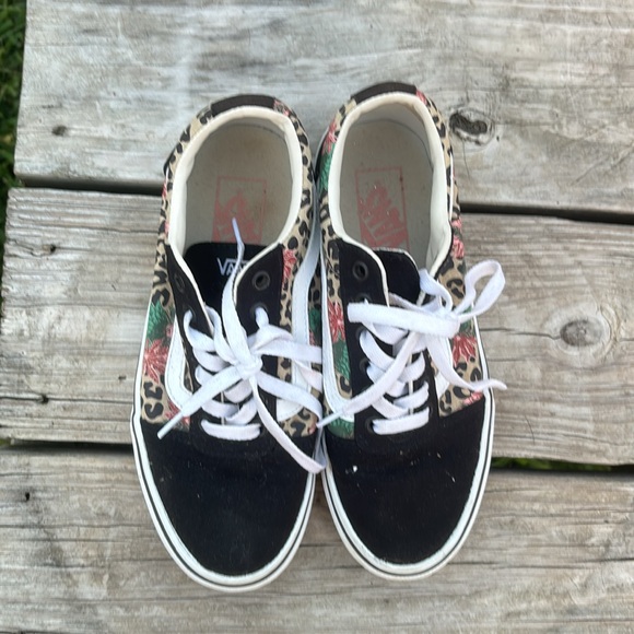 Women’s vans sneakers leopard/floral lighy worn in excellent condition size 6.5 - Picture 2 of 6